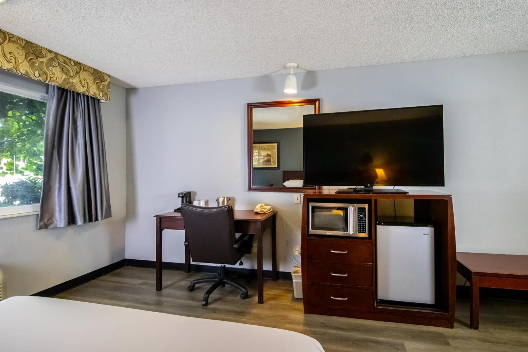 Red Lion Inn & Suites Vancouver Bagian luar foto