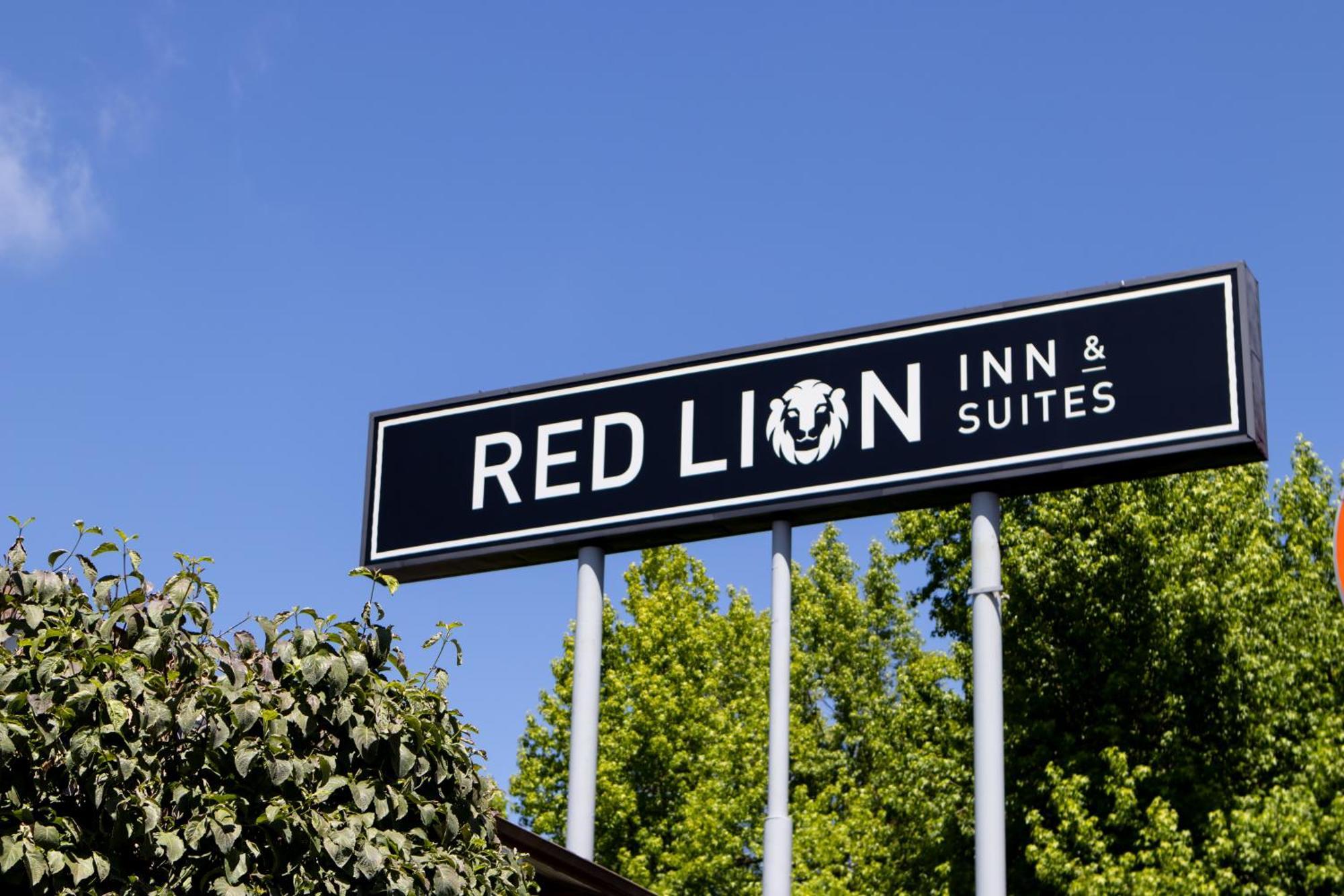 Red Lion Inn & Suites Vancouver Bagian luar foto