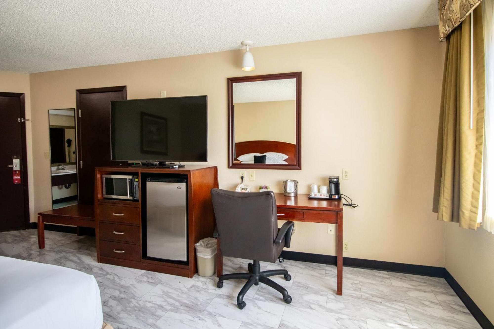 Red Lion Inn & Suites Vancouver Bagian luar foto