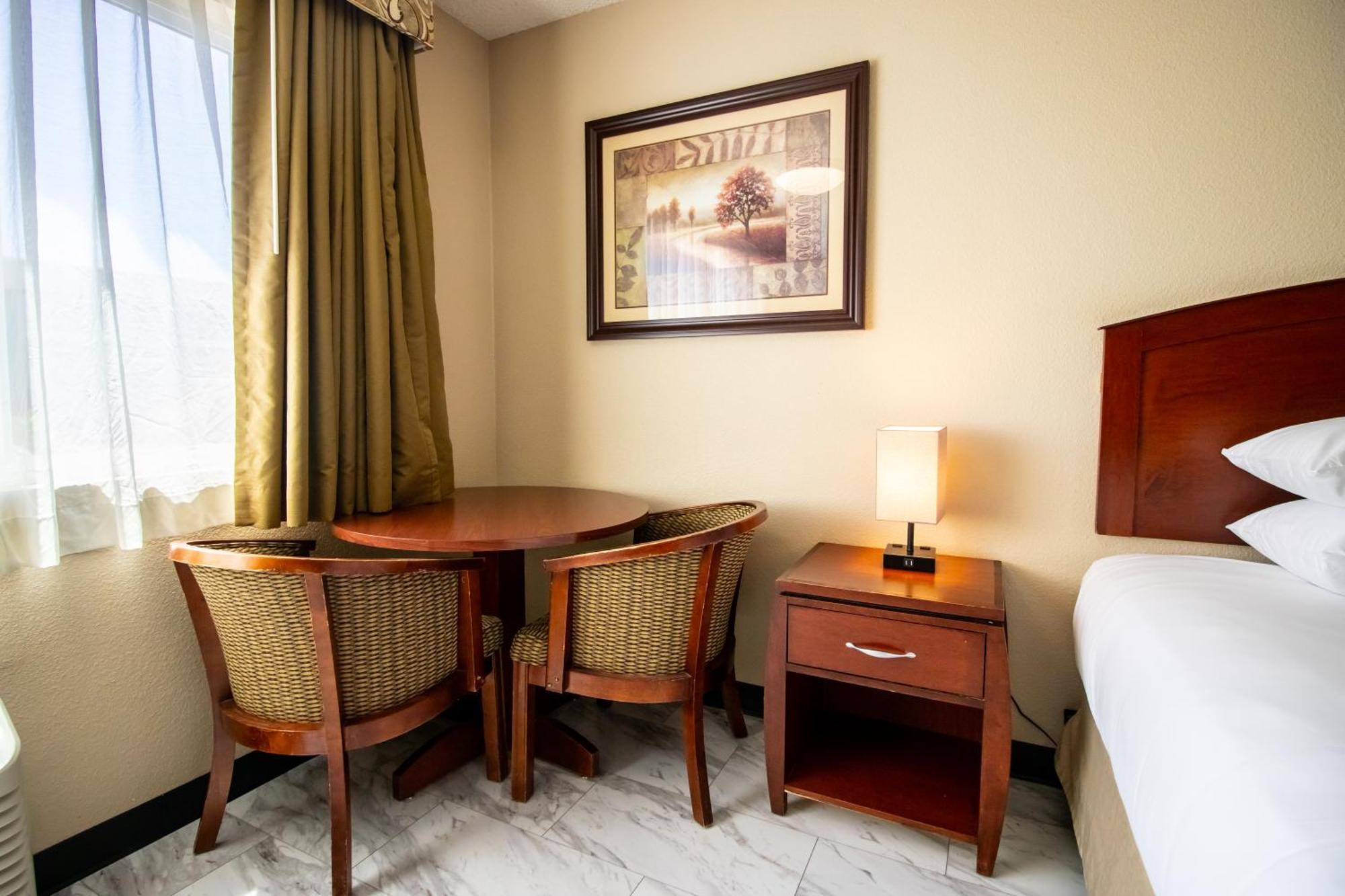 Red Lion Inn & Suites Vancouver Bagian luar foto