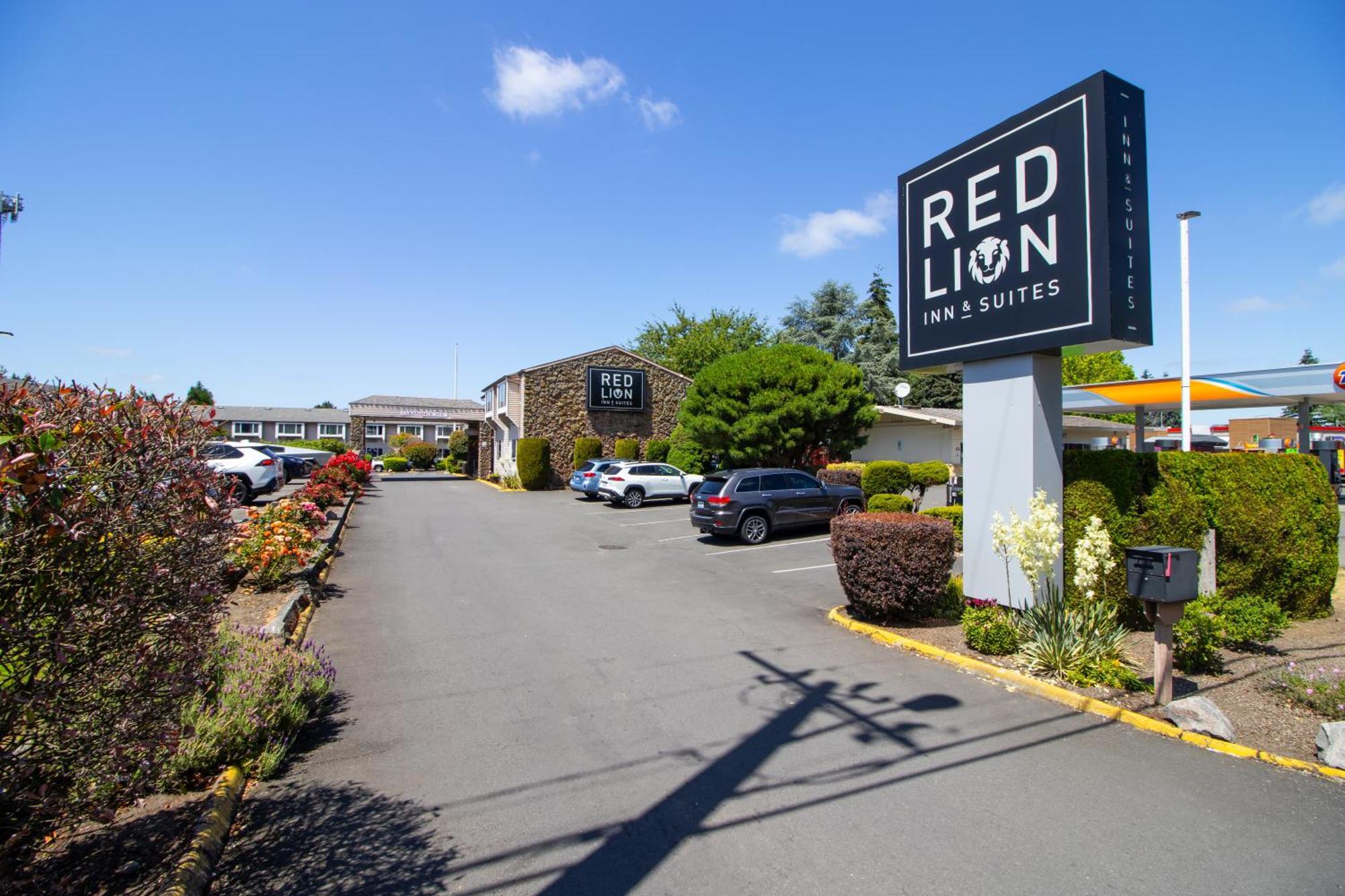 Red Lion Inn & Suites Vancouver Bagian luar foto