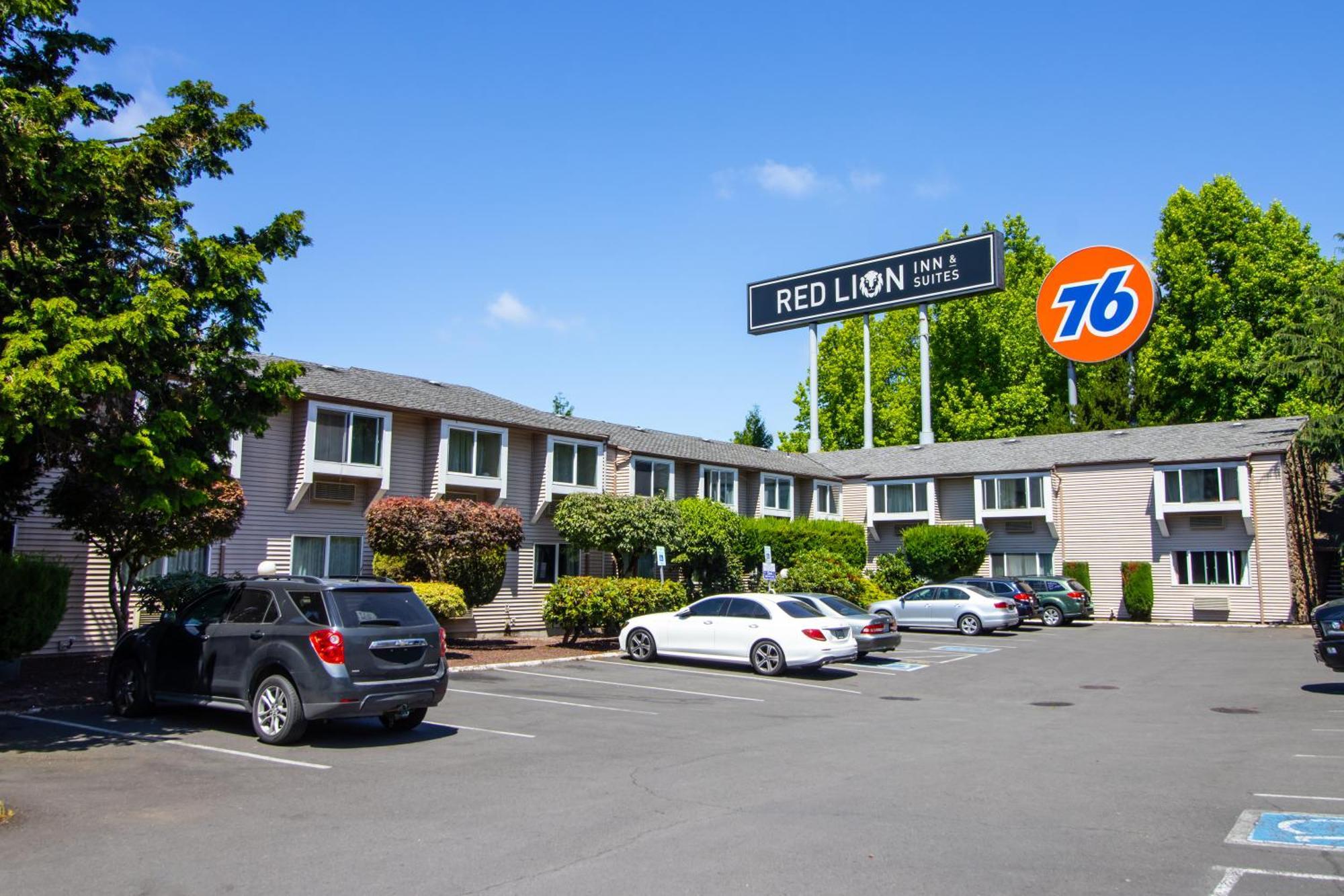 Red Lion Inn & Suites Vancouver Bagian luar foto