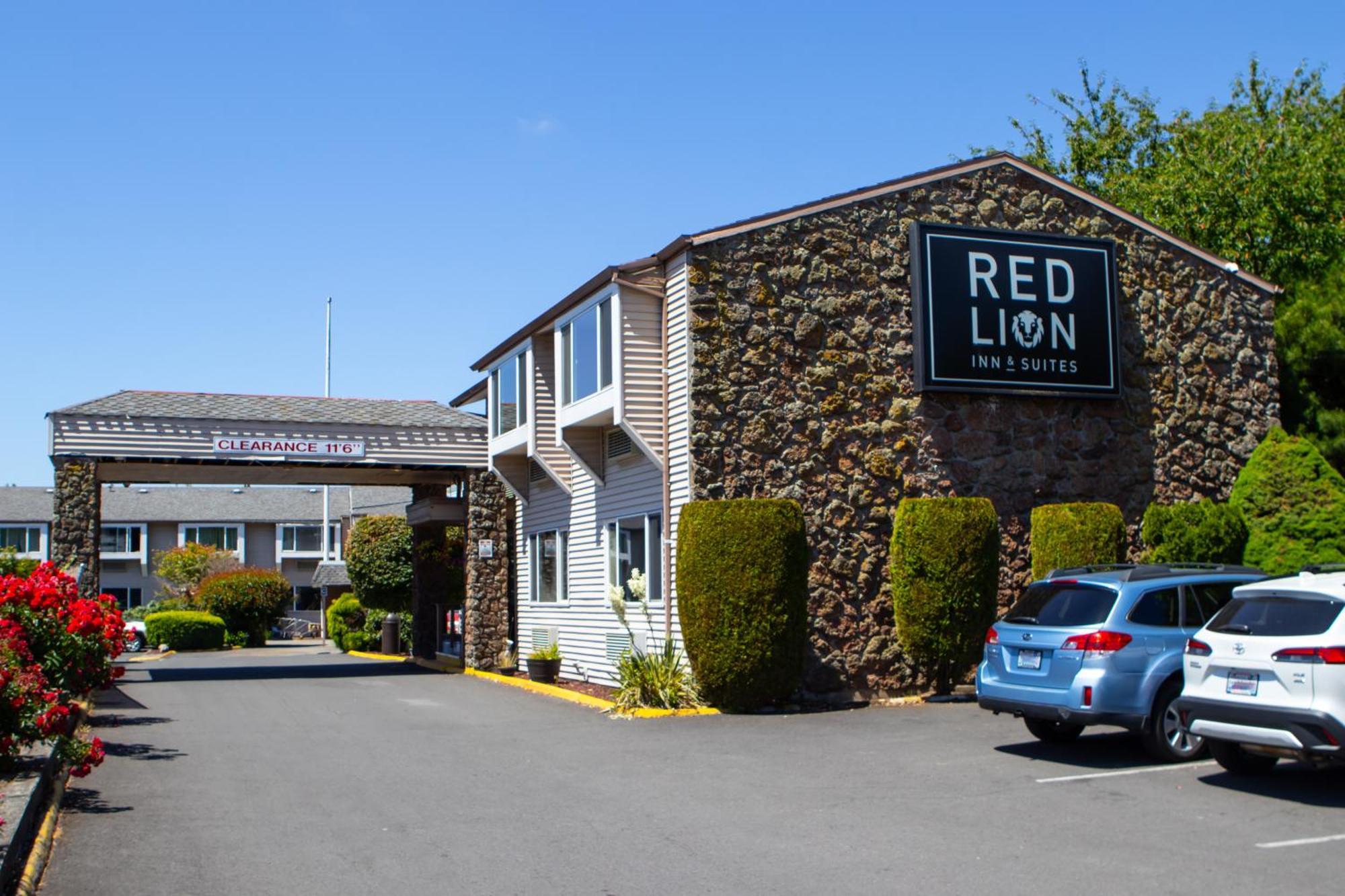 Red Lion Inn & Suites Vancouver Bagian luar foto