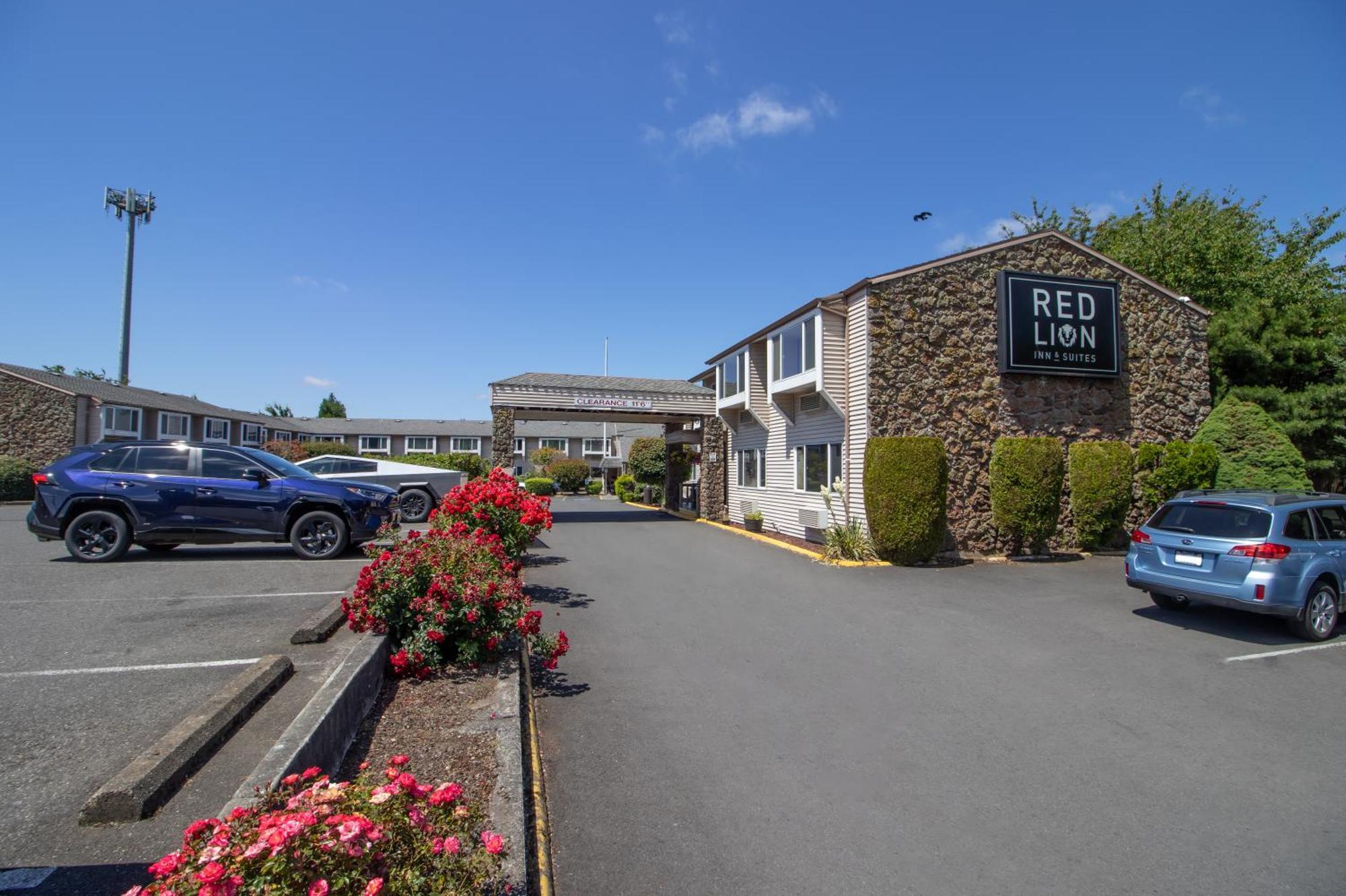 Red Lion Inn & Suites Vancouver Bagian luar foto