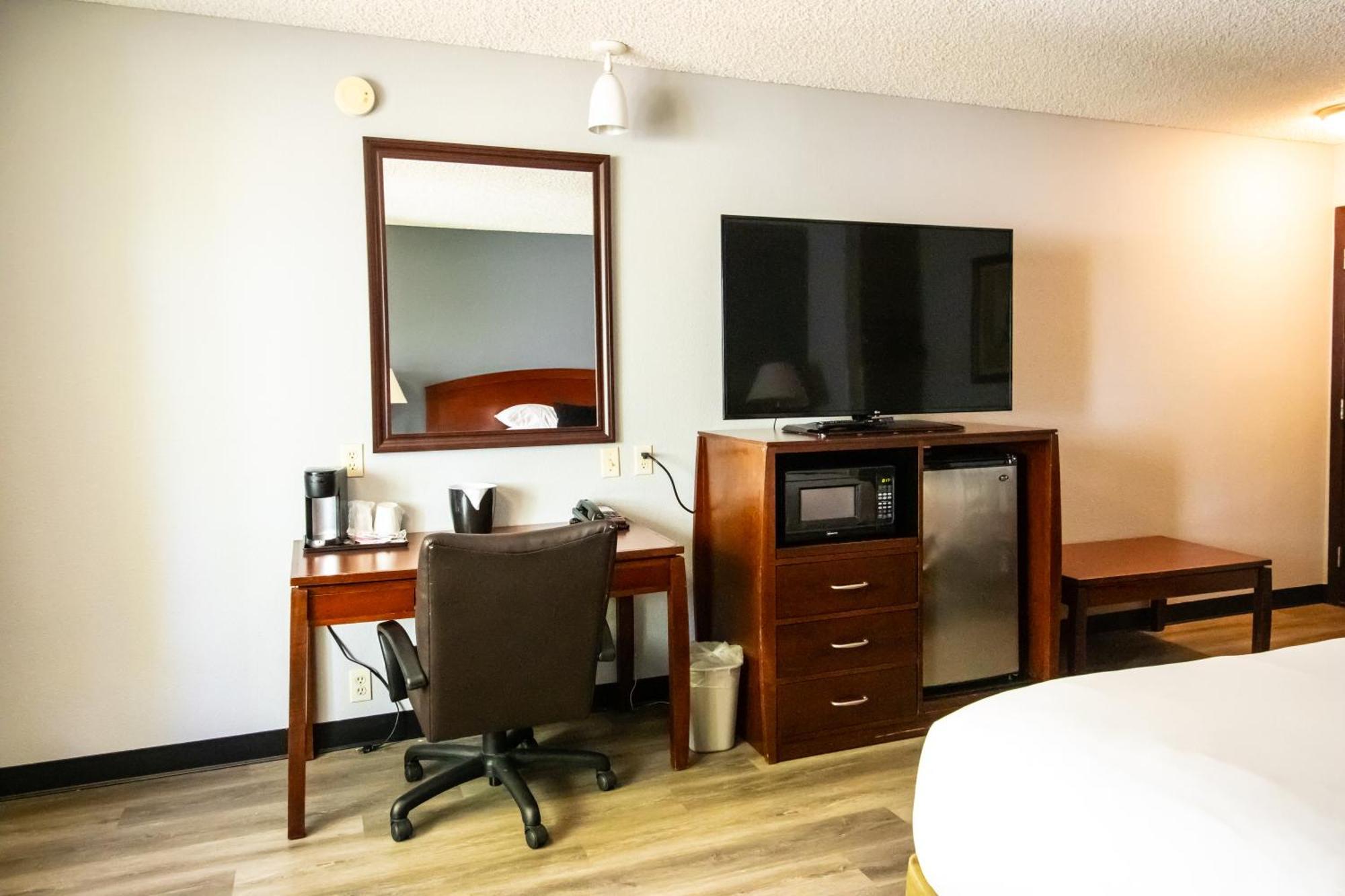 Red Lion Inn & Suites Vancouver Bagian luar foto