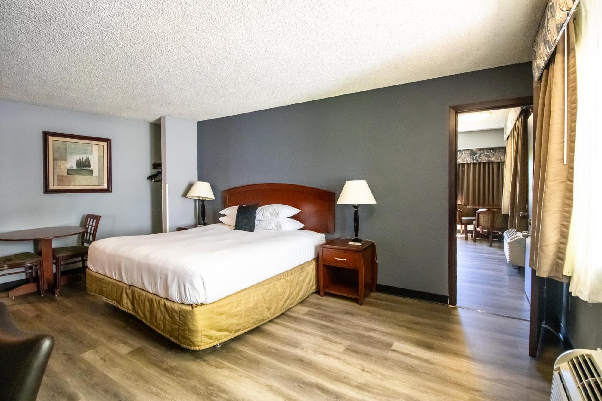 Red Lion Inn & Suites Vancouver Bagian luar foto